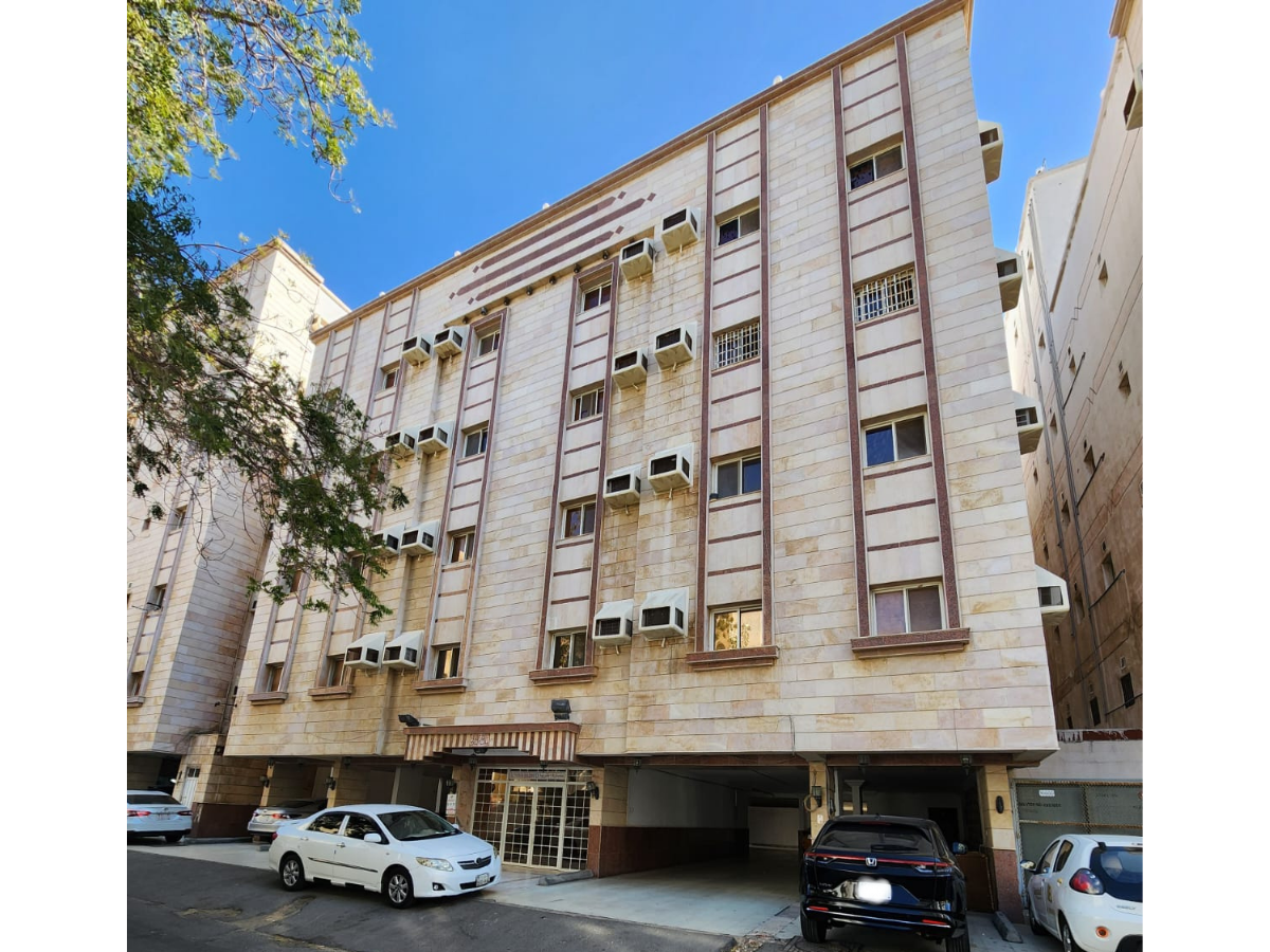 عمارة سكنية للبيع في حي البوادي